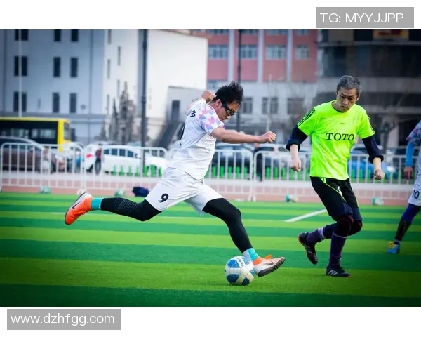 足球明星同队踢球的精彩瞬间与默契配合解析